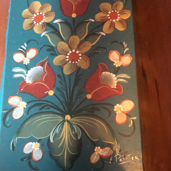 Two vintage folk art, small trays with handles, for display - slightly loved - Picture 3 of 11